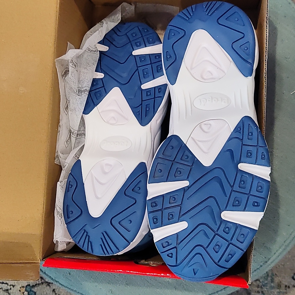 Propet women's ultra weave sneaker-NEW - Picture 2 of 9